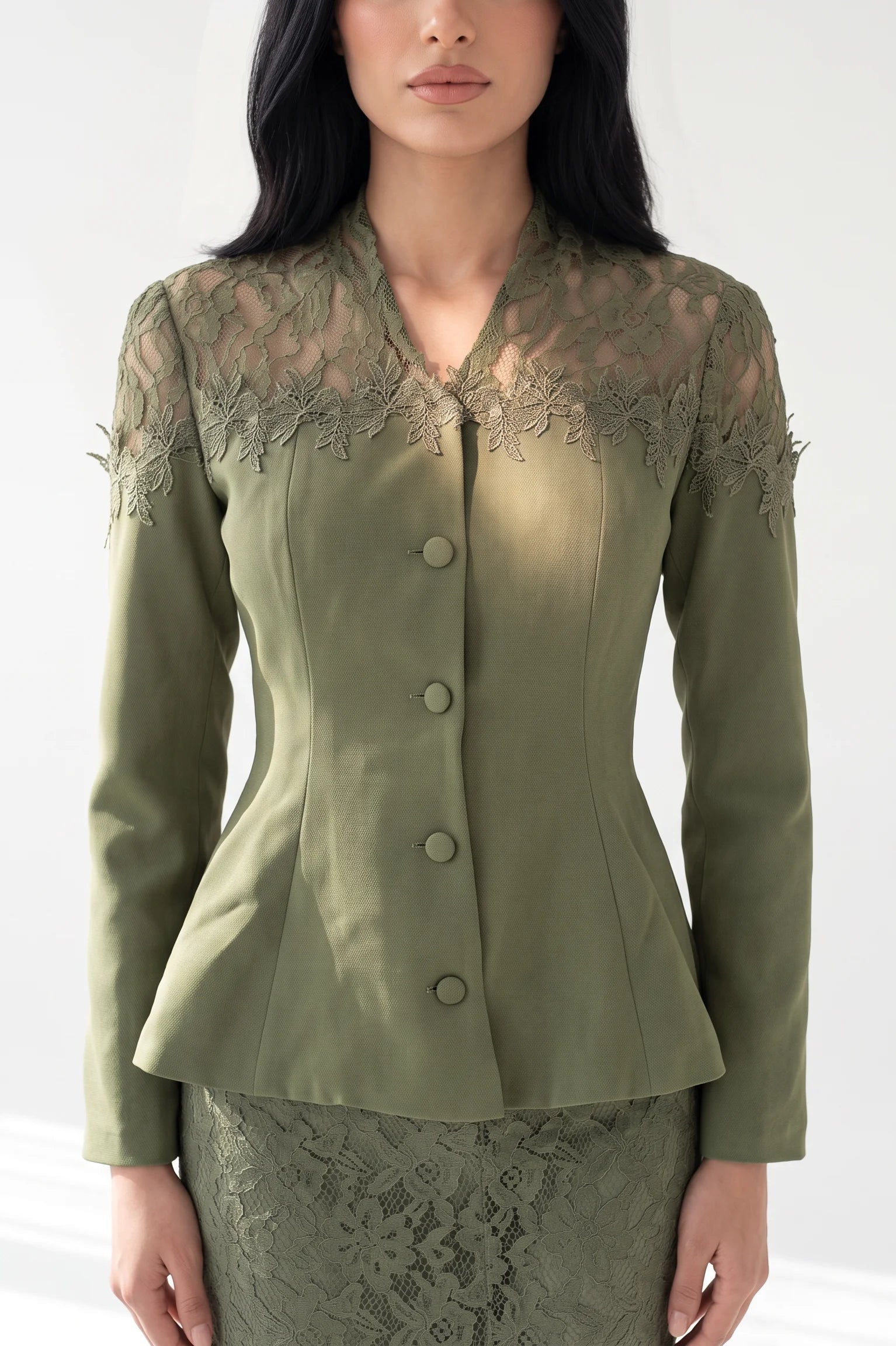 V-Neck Flower Details Dantel Set