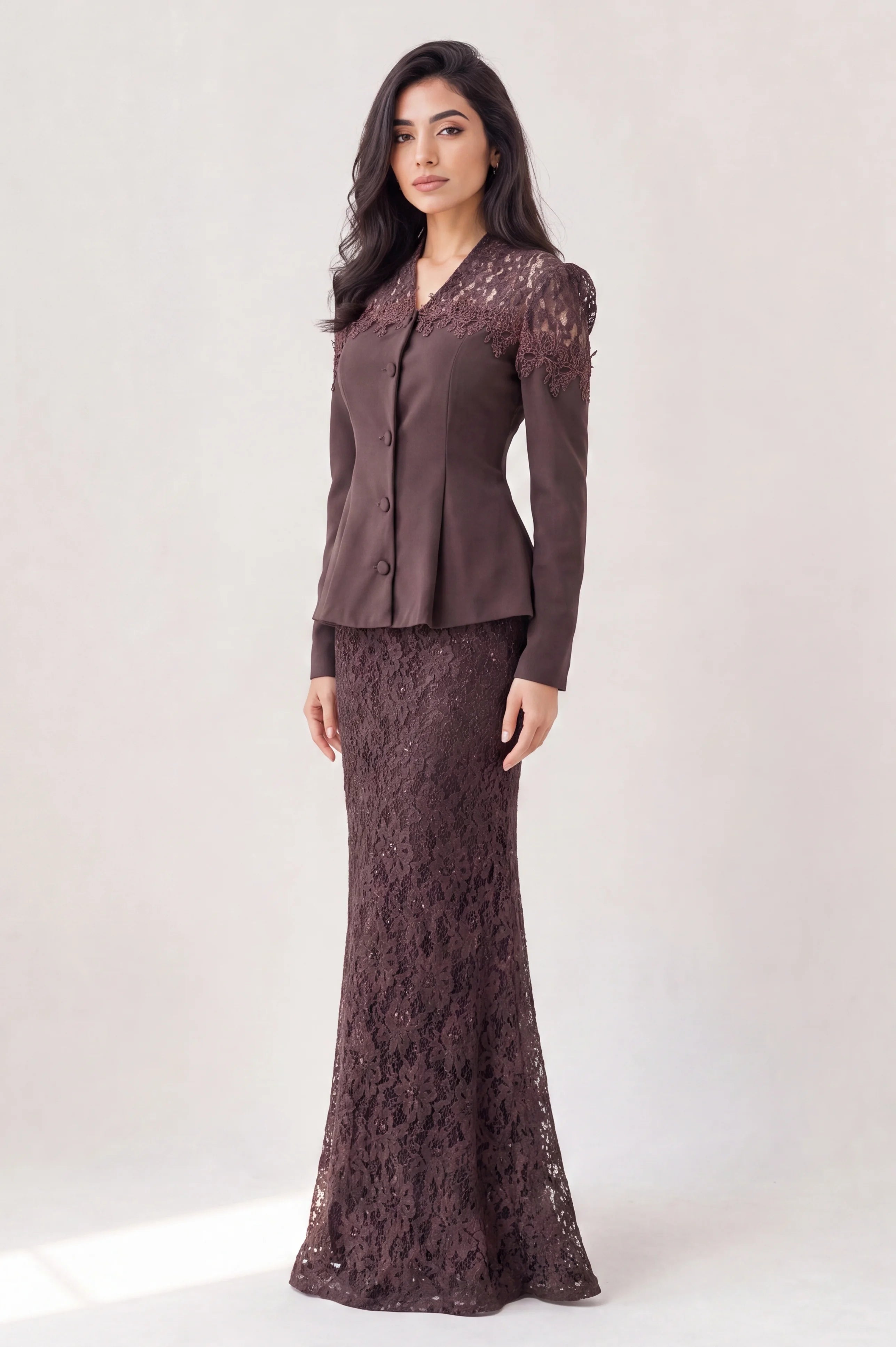 V-Neck Flower Details Dantel Set