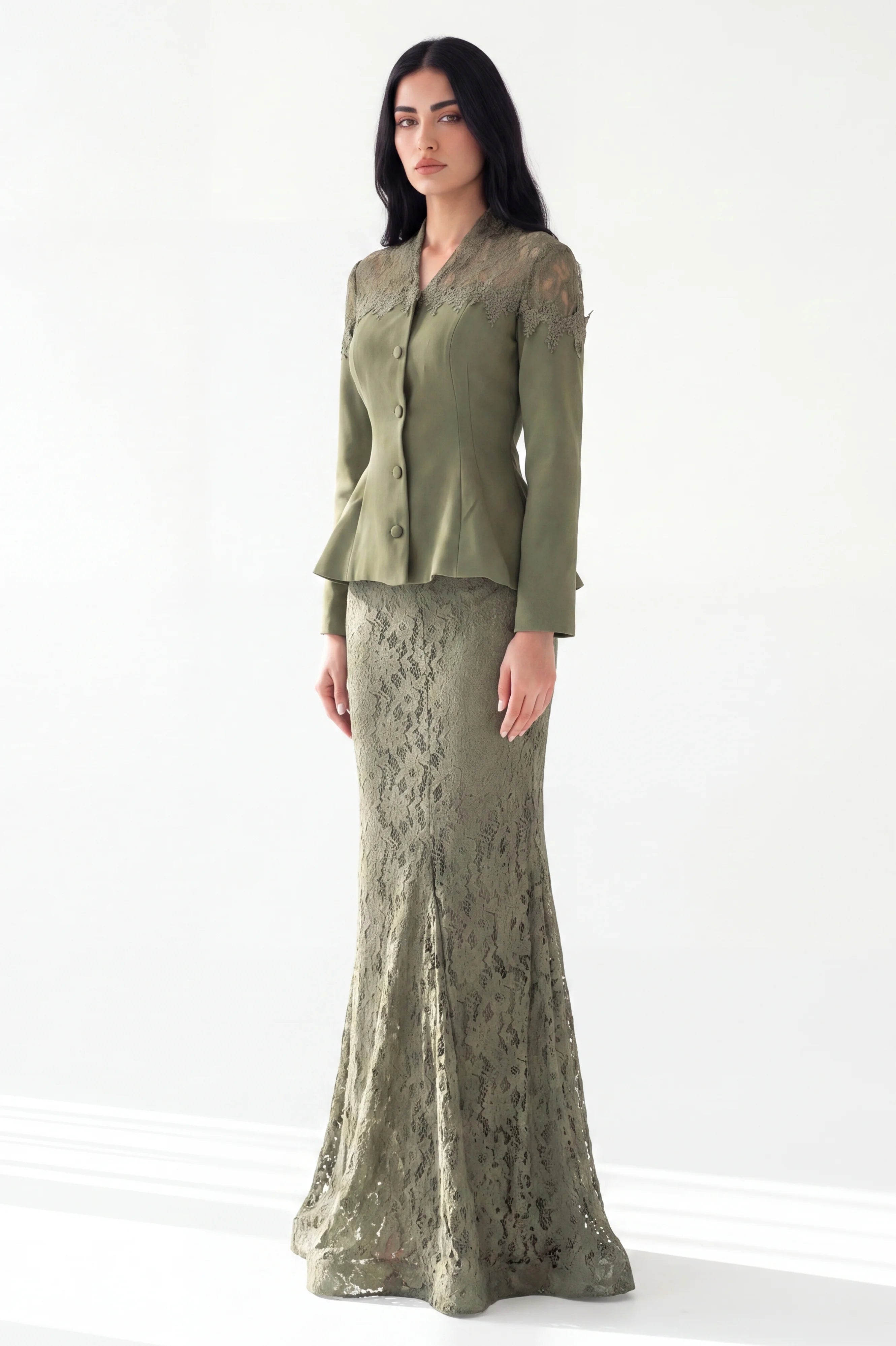 V-Neck Flower Details Dantel Set