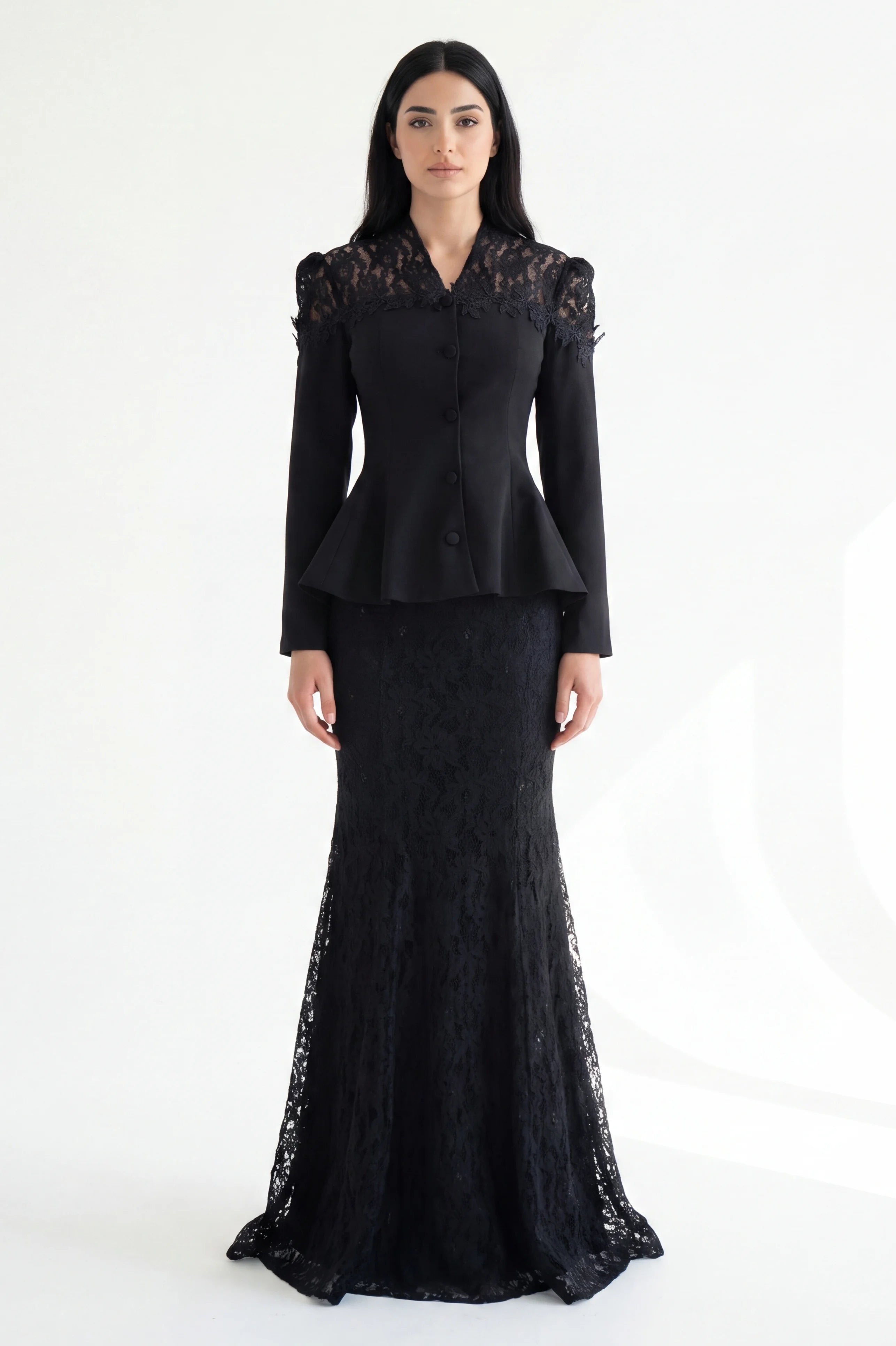V-Neck Flower Details Dantel Set