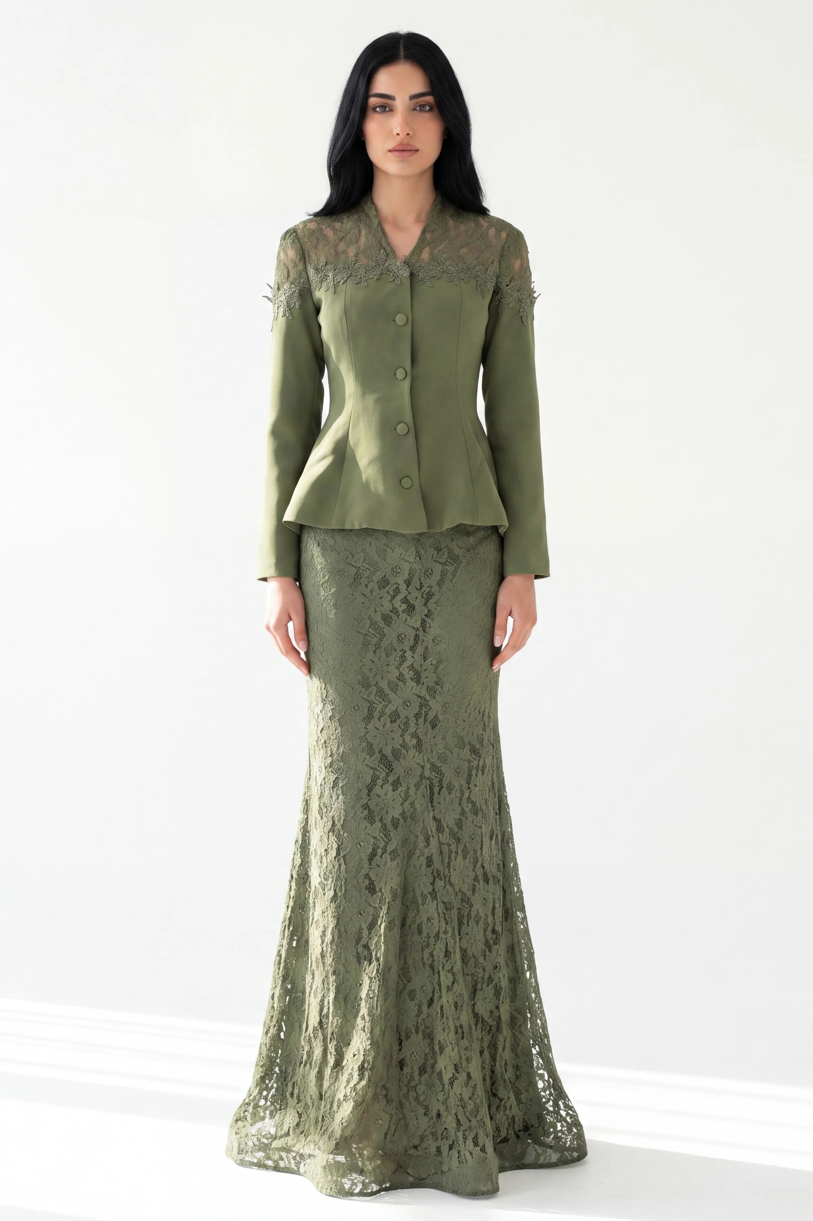 V-Neck Flower Details Dantel Set