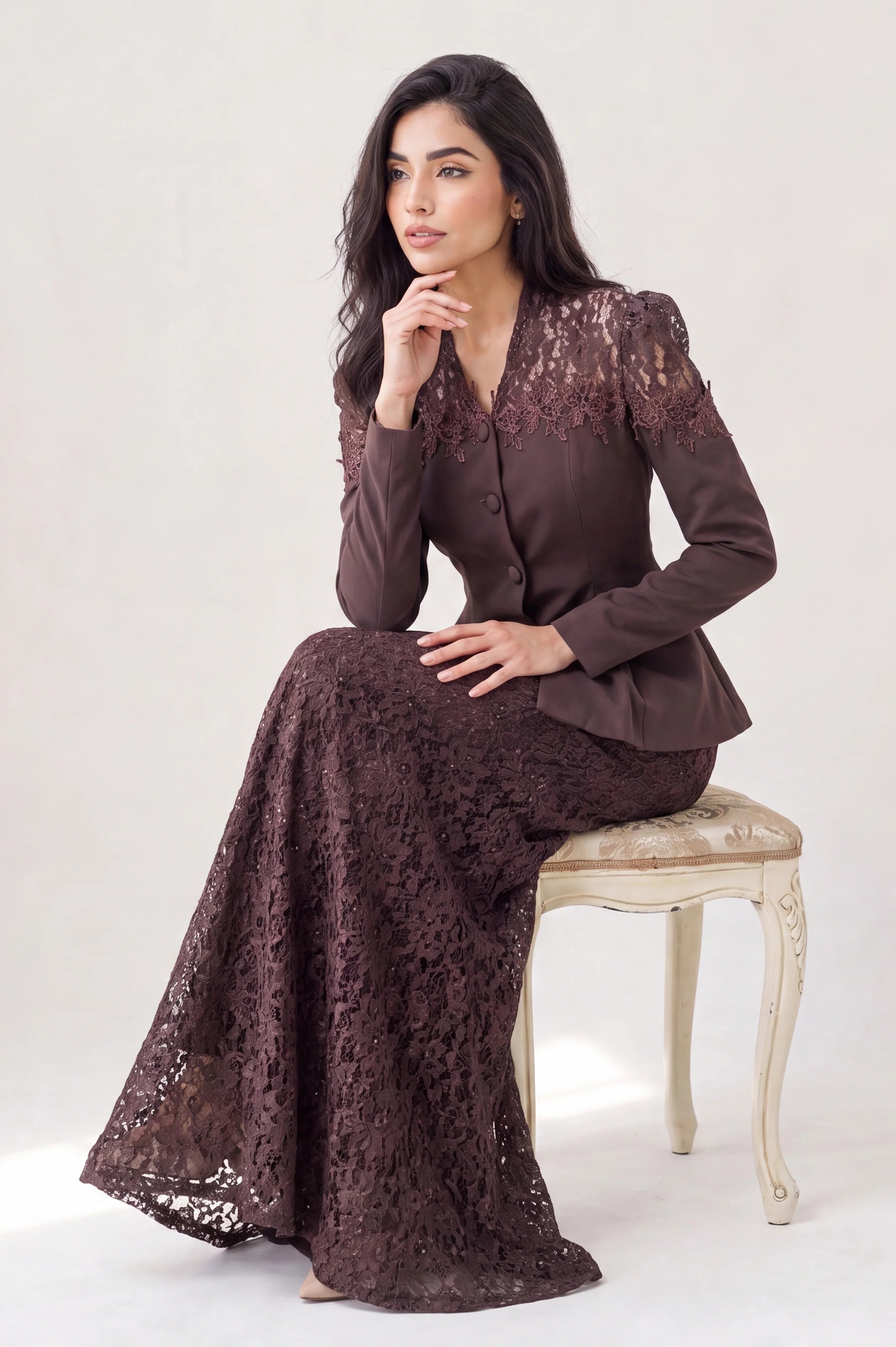 V-Neck Flower Details Dantel Set