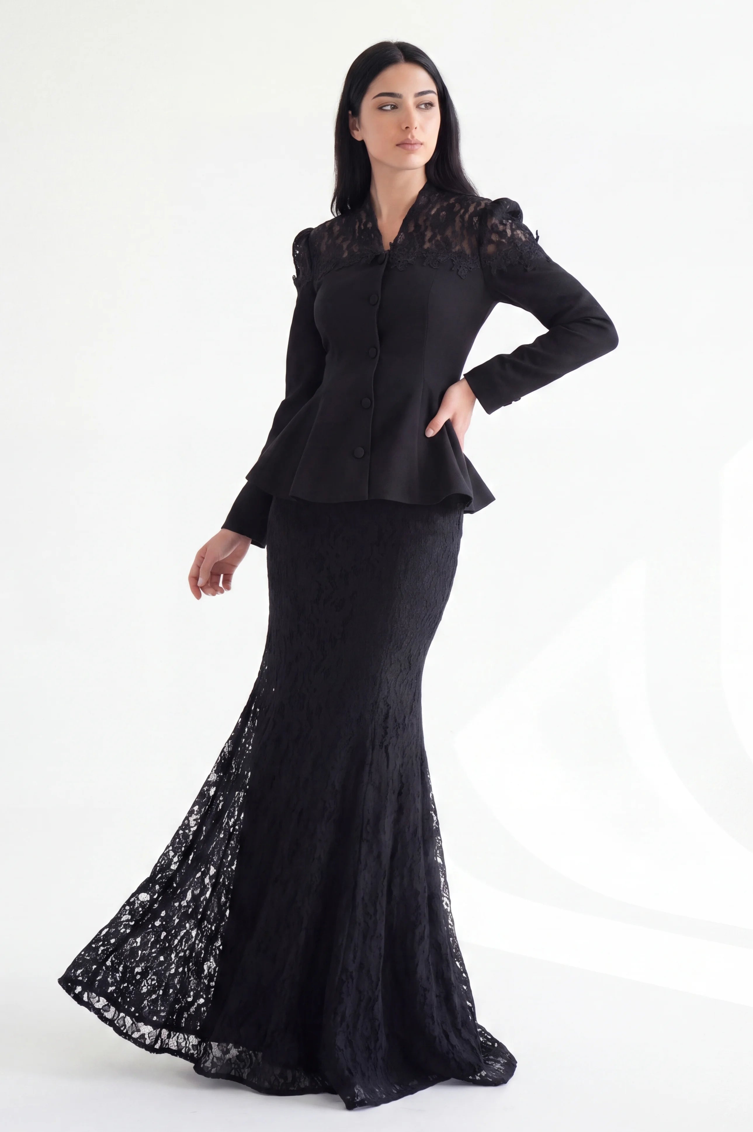 V-Neck Flower Details Dantel Set
